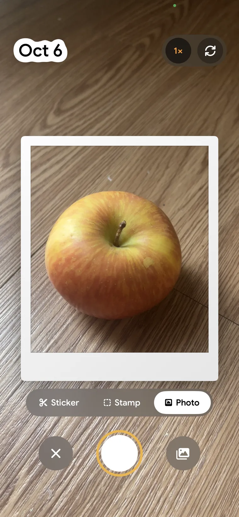 The CapDex camera in Photo mode: an apple inside a white instant-photo frame, with Photo selected.